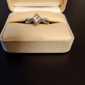 1/4ct tot diamond ring.
